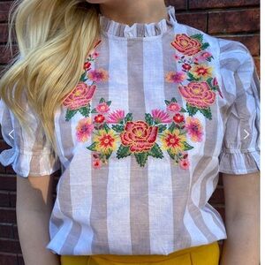 Savanna Jane puff sleeve embroidered ruffled shirt Sz S. Ivory & taupe